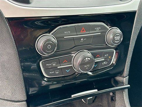 Certified 2023 Chrysler 300 Touring image 15