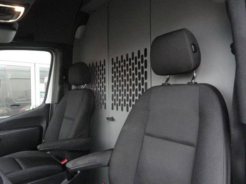 Used 2019 Mercedes-Benz Sprinter 170 w/ Driver Convenience Package image 9
