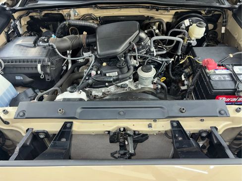 Used 2018 Toyota Tacoma SR5 AWD/4WD image 30