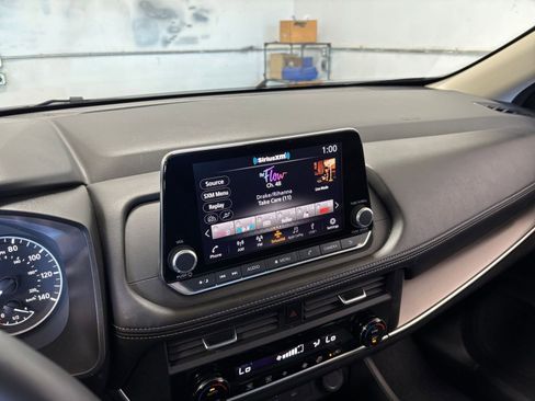 Used 2025 Nissan Rogue SV FWD image 20