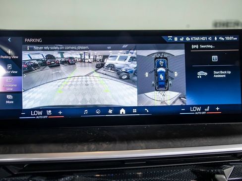 Used 2024 BMW X7 xDrive40i w/ M Sport Package AWD/4WD image 32