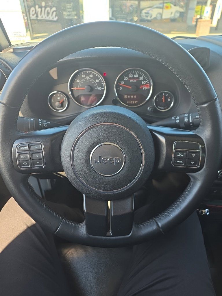Certified 2017 Jeep Wrangler Unlimited Rubicon AWD/4WD image 8