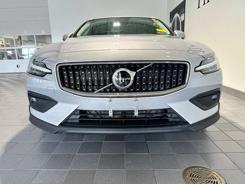 Used 2025 Volvo V60 B5 Cross Country Plus AWD/4WD image 2