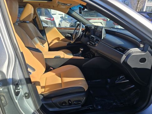 Used 2022 Lexus ES 350 w/ Premium Package image 11