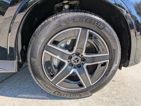 Used 2025 Mercedes-Benz GLC 300 4MATIC image 11