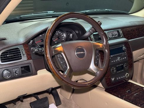 Used 2007 GMC Yukon Denali image 47