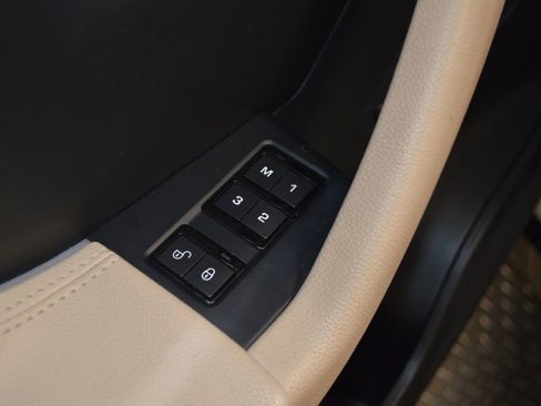 Used 2018 Jaguar F-PACE Premium image 19