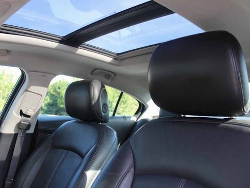 Used 2011 Buick LaCrosse CXL AWD/4WD image 22