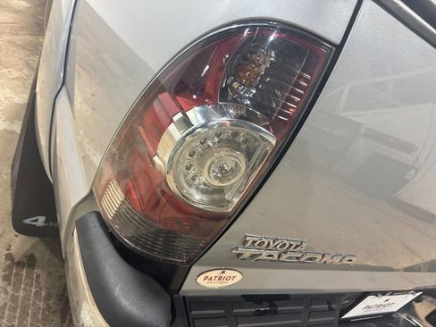 Used 2011 Toyota Tacoma 4x4 Access Cab V6 w/ SR5 Pkg #2 image 27