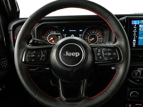 Used 2024 Jeep Gladiator Rubicon w/ Technology Group image 12