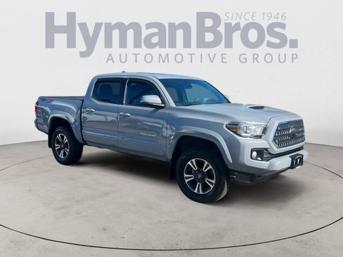 Used 2019 Toyota Tacoma TRD Sport image 1