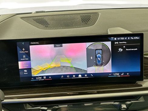 Used 2025 BMW X7 xDrive40i w/ Premium Package image 13