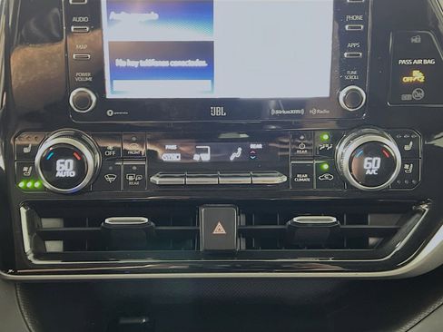 Used 2022 Toyota Highlander Limited image 26