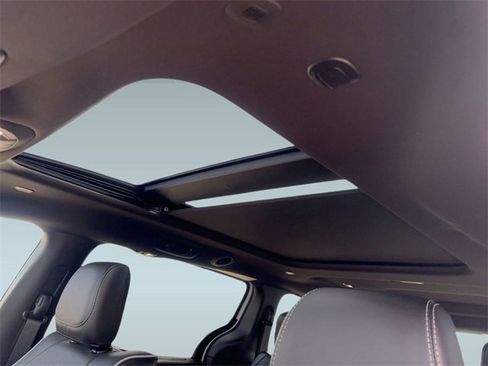 New 2026 Chrysler Pacifica Limited image 16