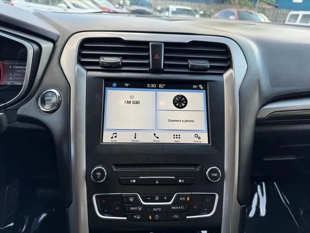 Used 2018 Ford Fusion SE w/ Equipment Group 602A FWD image 14