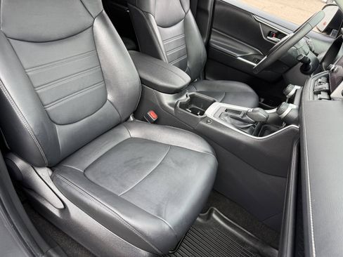 Used 2023 Toyota RAV4 XLE Premium image 11