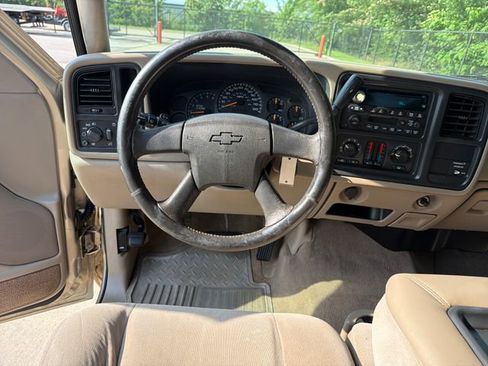 Used 2004 Chevrolet Silverado 1500 LS w/ Light Duty Power Package RWD image 16