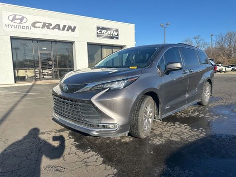 Used 2021 Toyota Sienna XLE image 10