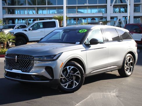 Certified 2025 Lincoln Nautilus Premier AWD/4WD image 1