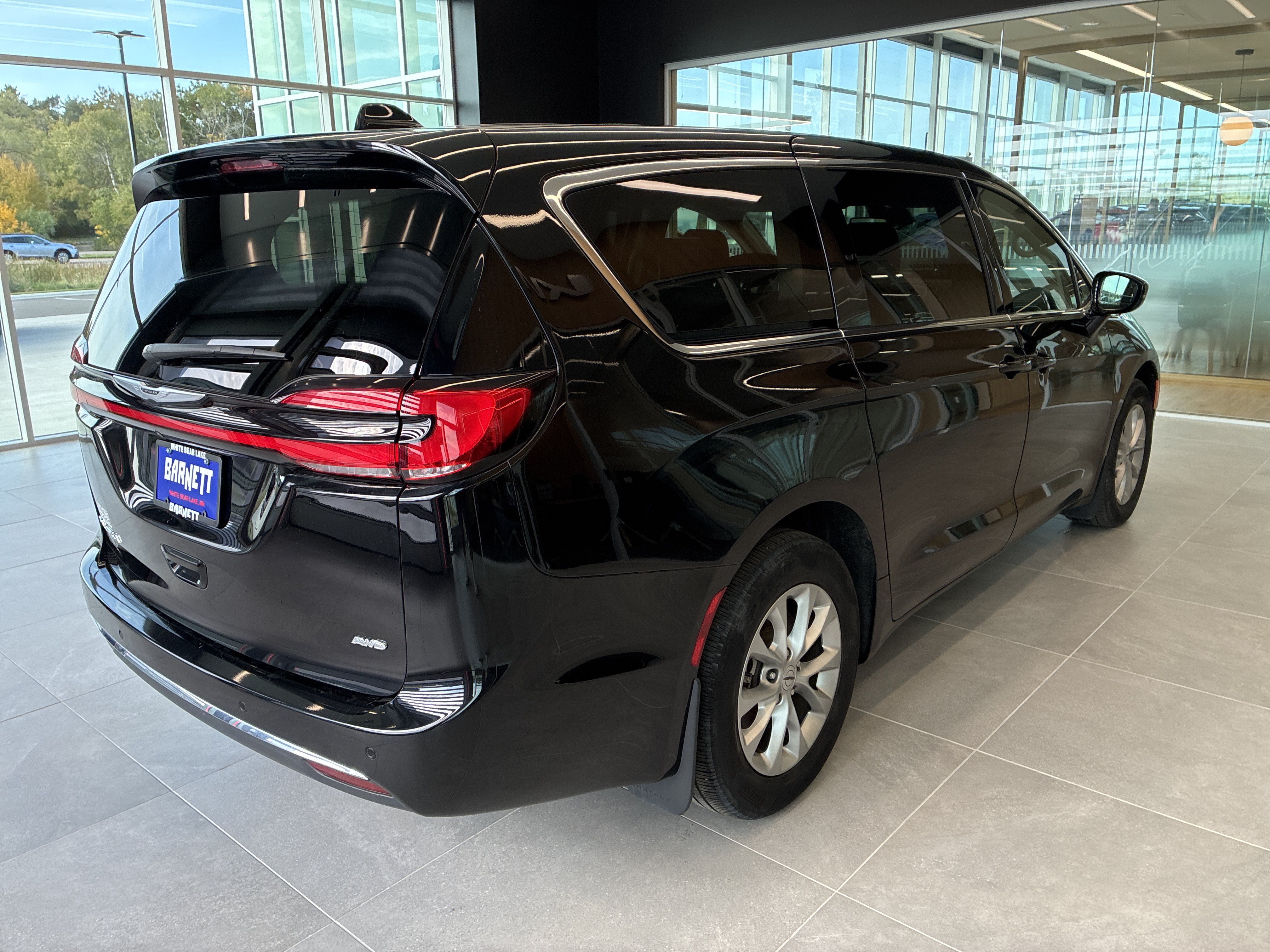 Certified 2024 Chrysler Pacifica Touring-L w/ Uconnect Theater Family Group AWD/4WD image 5