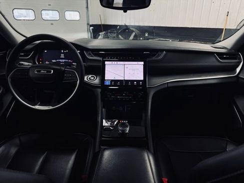 Used 2023 Jeep Grand Cherokee Limited image 22