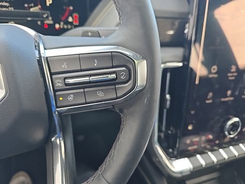 Used 2025 GMC Yukon Elevation image 16