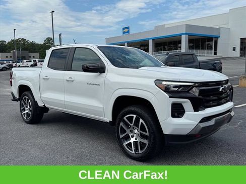 Certified 2024 Chevrolet Colorado Z71 w/ Z71 Convenience Package 2 AWD/4WD image 2
