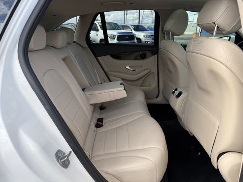 Used 2018 Mercedes-Benz GLC 300 w/ Premium Package image 33