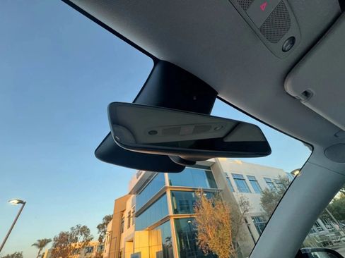 Used 2023 Tesla Model Y Long Range image 33