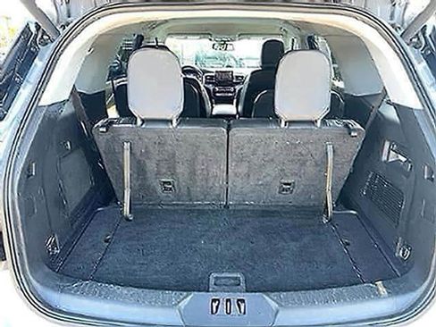 Used 2023 Ford Explorer Limited AWD/4WD image 9