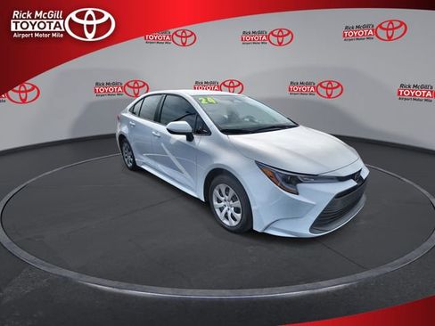 Used 2024 Toyota Corolla LE FWD image 2