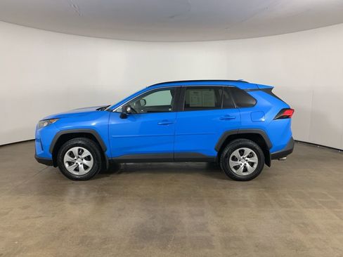 Used 2019 Toyota RAV4 LE w/ Carpet Mat Package image 16