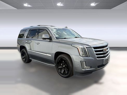Used 2019 Cadillac Escalade Luxury AWD/4WD image 7