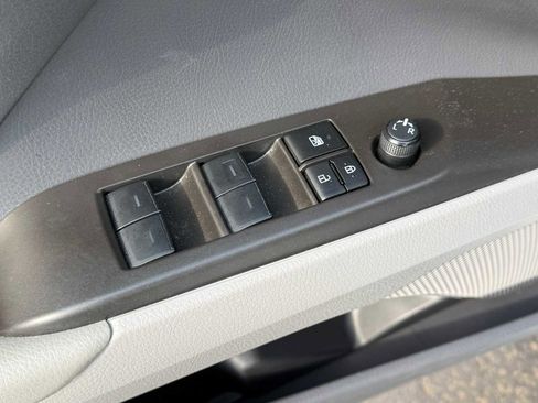 Used 2023 Toyota Camry SE w/ Convenience Package image 12