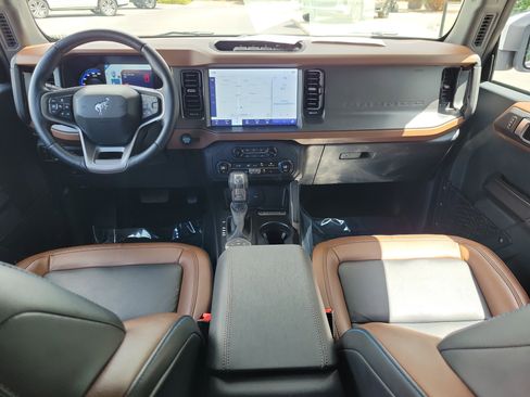 Used 2024 Ford Bronco Outer Banks w/ Sasquatch Package image 12