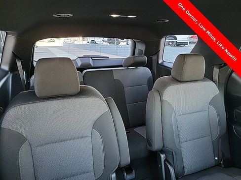 Used 2023 Chevrolet Traverse LT image 50