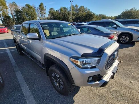 Used 2019 Toyota Tacoma TRD Off-Road image 2