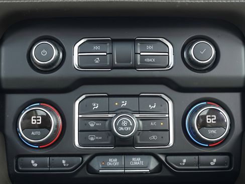 Used 2021 Chevrolet Suburban LT w/ Rear Media and Nav Package RWD image 35
