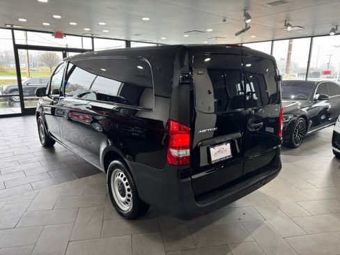 Used 2021 Mercedes-Benz Metris image 3
