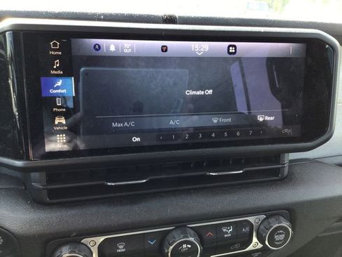 Used 2024 Jeep Gladiator Sport AWD/4WD image 29
