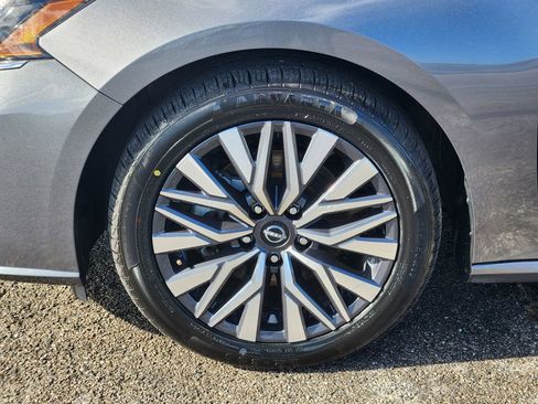 Used 2024 Nissan Altima 2.5 SV image 13