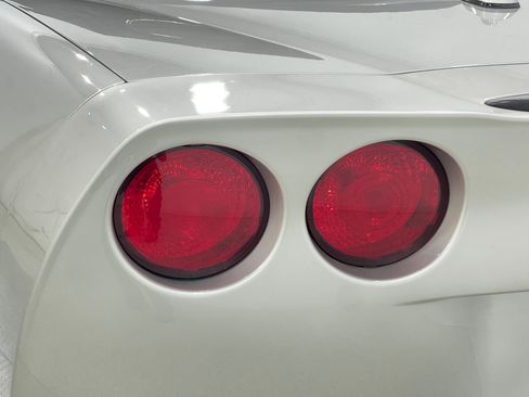 Used 2005 Chevrolet Corvette Convertible w/ Preferred Equipment Group RWD image 28
