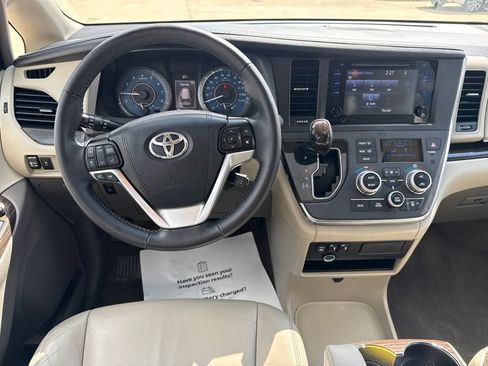 Used 2017 Toyota Sienna XLE w/ Protection Package FWD image 12