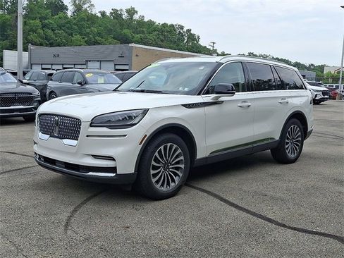Used 2022 Lincoln Aviator AWD w/ Premium Package image 3
