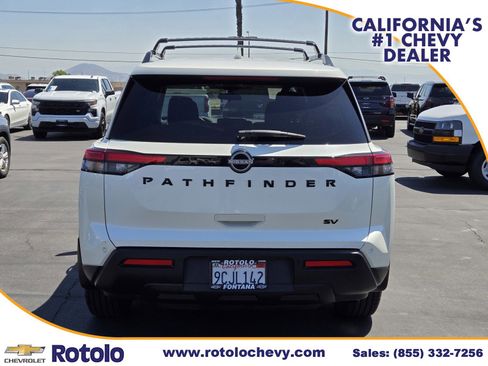 Used 2022 Nissan Pathfinder SV w/ SV Black Package FWD image 6