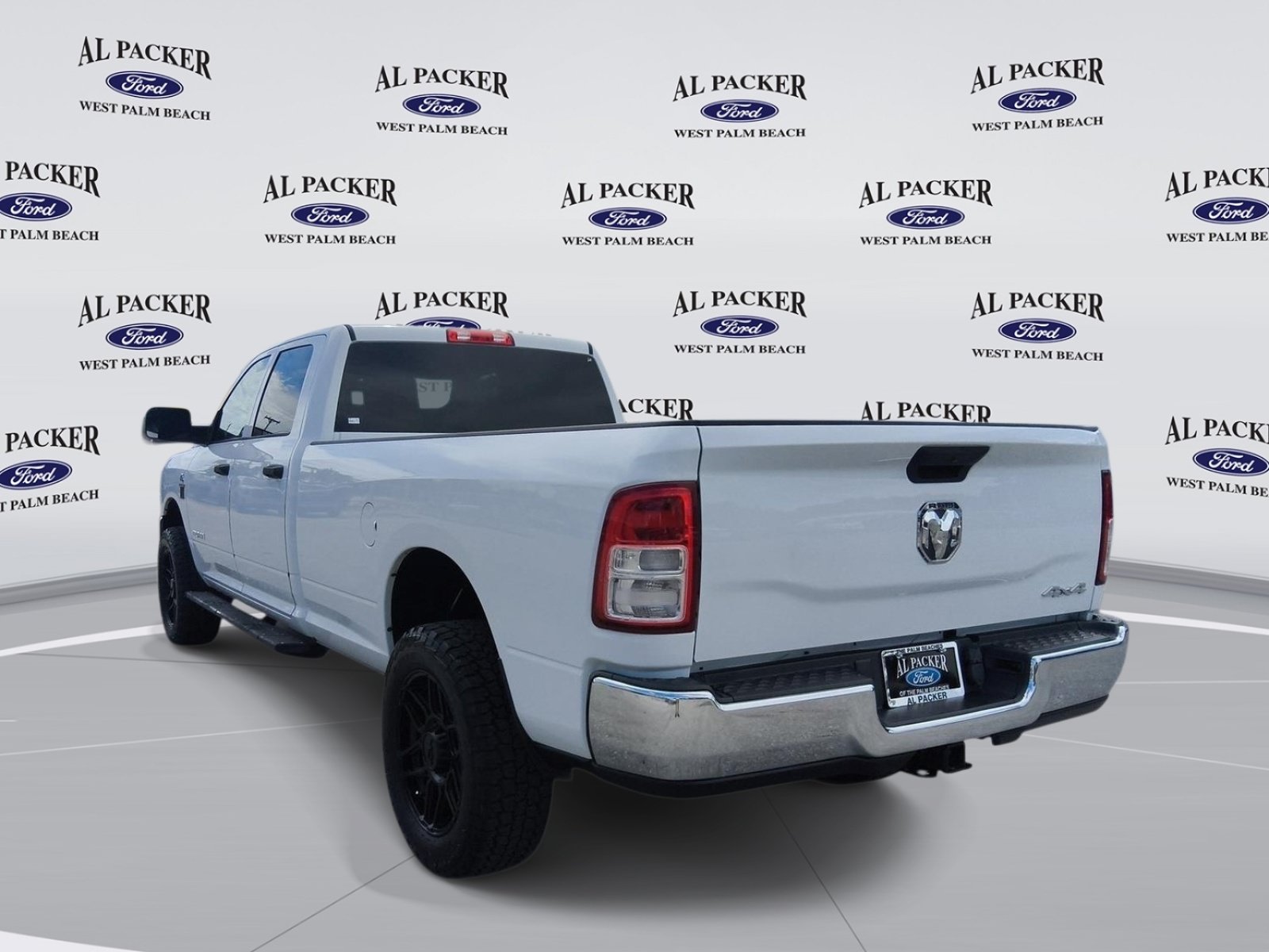 Used 2022 RAM 3500 Tradesman w/ Chrome Appearance Group AWD/4WD image 4