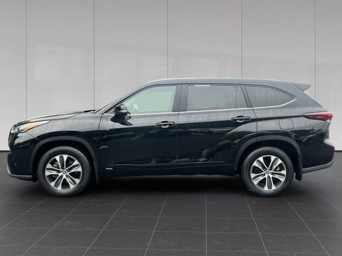 Used 2026 Toyota Highlander XLE w/ Protection Package #3 (TMS) AWD/4WD image 2