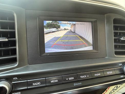 Used 2019 Hyundai Elantra SE w/ Cargo Package FWD image 27