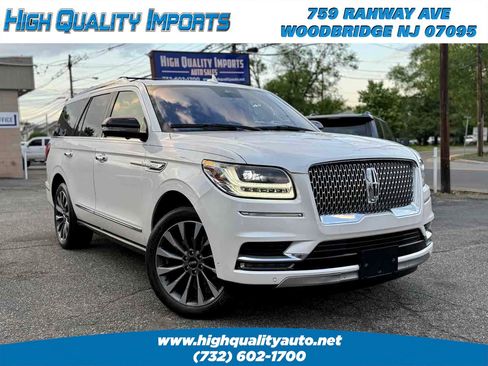 Used 2018 Lincoln Navigator Select w/ Technology Package AWD/4WD image 1