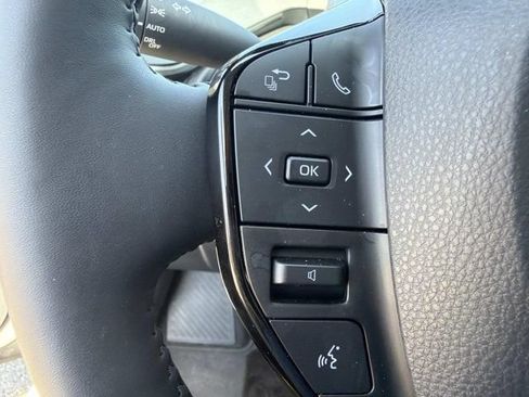 Certified 2025 Toyota Prius FWD image 26
